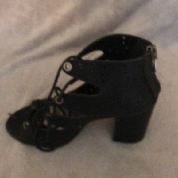 NWT đź‘ Guess heels black lace pattern - Picture 6 of 14